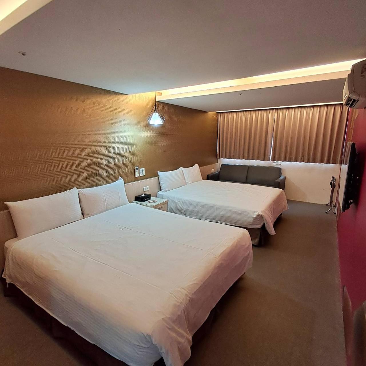 Morwing Hotel Fuzhong Taipéi Exterior foto
