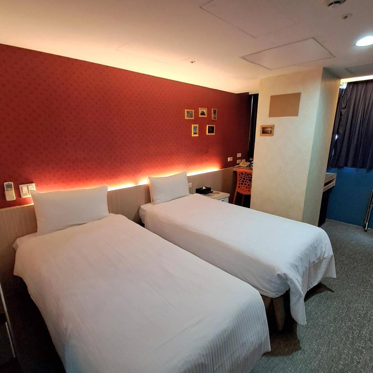Morwing Hotel Fuzhong Taipéi Exterior foto